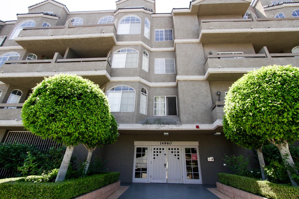 Sherman Oaks Condos For Sale in Sherman Oaks, CA, 15490 Ventura Blvd